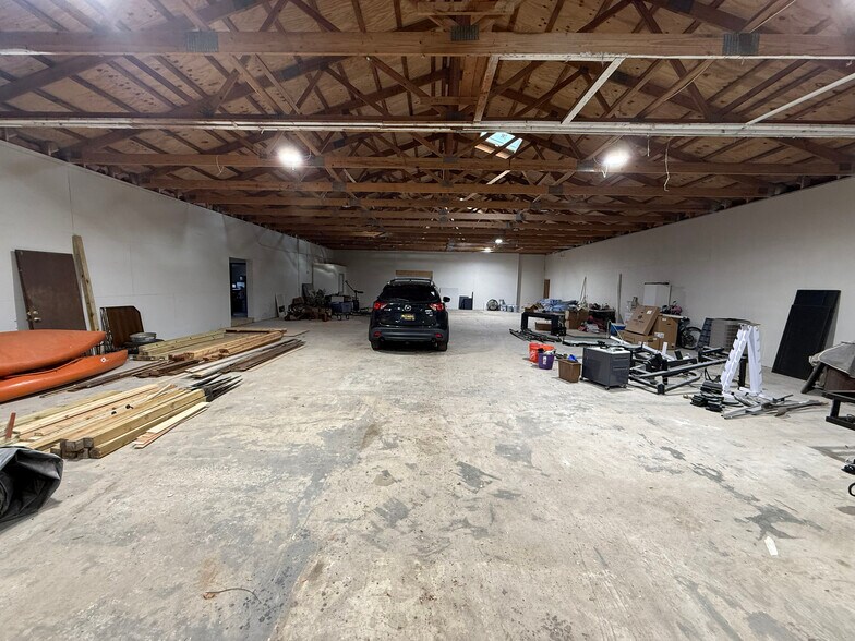 More Photos Of 8767 N 32nd St, Richland Warehouse For Sale