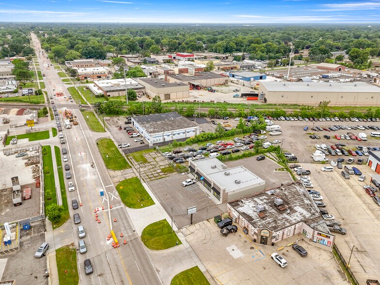 More Photos Of 16775-16777 E 13 Mile Rd, Fraser Unknown For Lease