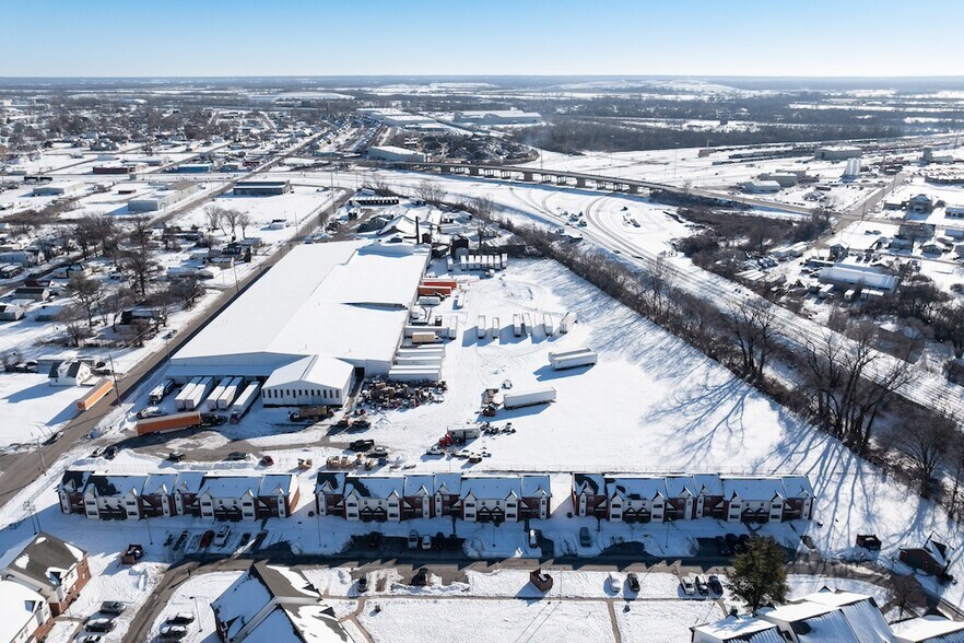 More Photos Of 1200 Bissell St, Venice Warehouse For Sale