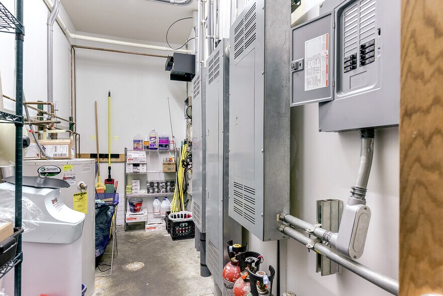 More Photos Of 1818 Central Ave, Auburn General Retail For Sale