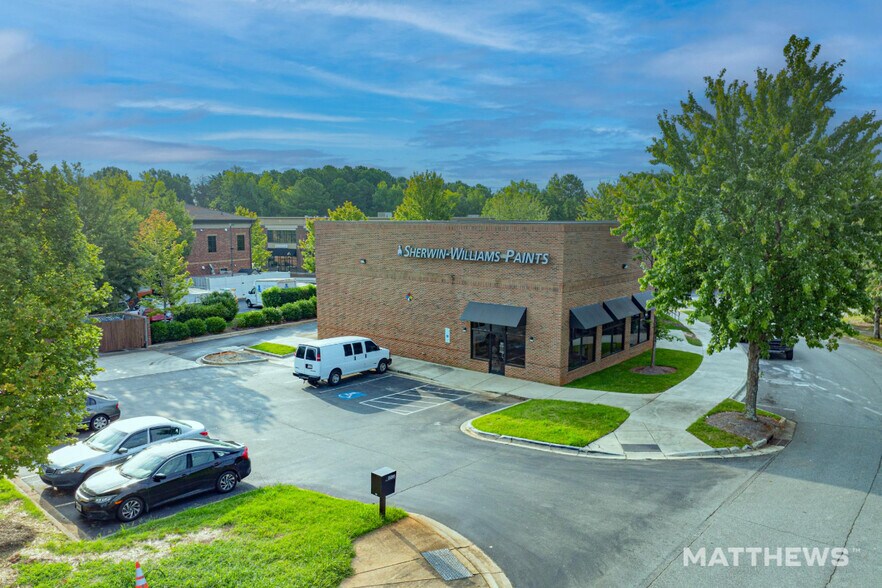 More Photos Of 18206 Manhattan Pky, Cornelius Freestanding For Sale