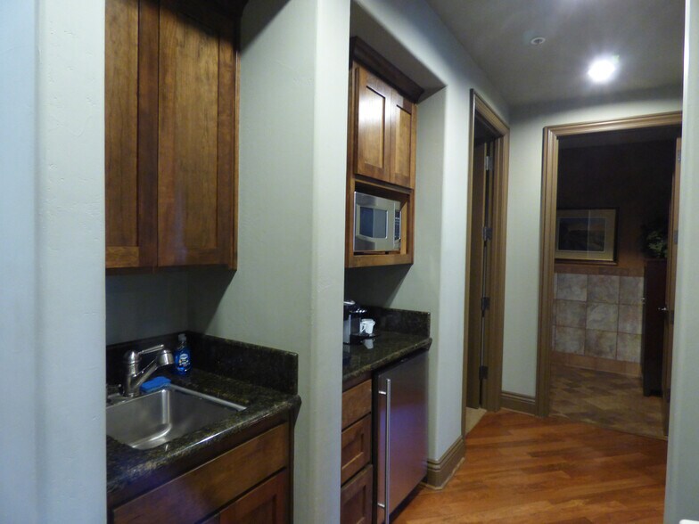 More Photos Of 402 Railroad Ave, Danville Storefront Retail Office For Lease