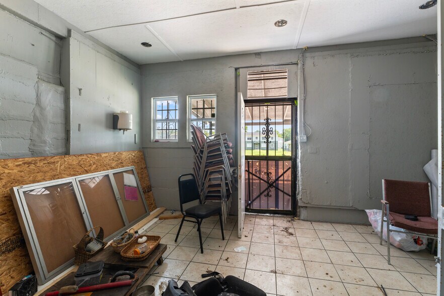 More Photos Of 2 S Park Rd SW, Birmingham General Retail For Sale