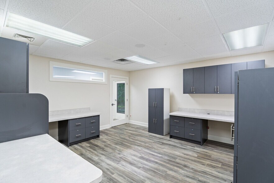 More Photos Of 6241 Arc Way, Fort Myers Office For Sale