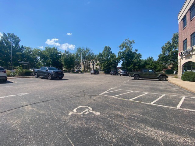 More Photos Of 1265 Main St, Stevens Point Medical For Lease