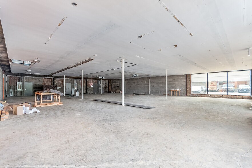 More Photos Of 3921-3925 W Touhy Ave, Lincolnwood Freestanding For Sale