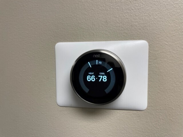 More Photos Of 9776 Whithorn Dr, Houston Showroom For Lease