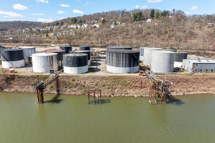 More Photos Of 700 Riverside Dr, Freeport Industrial For Sale