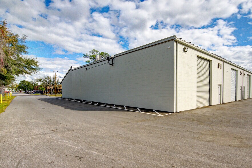 More Photos Of 5121 Bowden Rd, Jacksonville Light Manufacturing For Lease