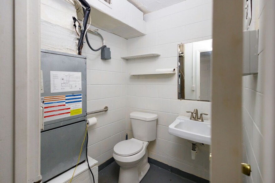 More Photos Of 2520 Hansrob Rd, Orlando Light Manufacturing For Lease