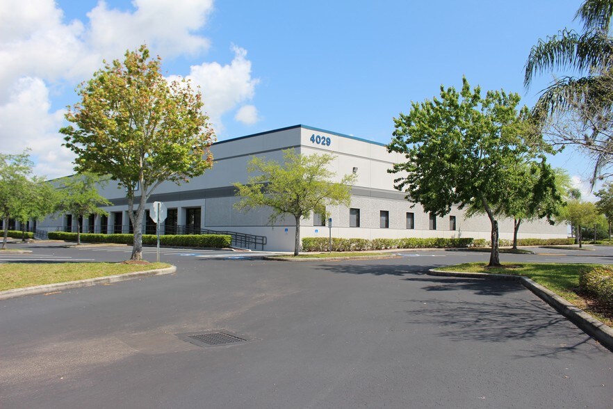 More Photos Of 4033 Tampa Rd, Oldsmar Office For Lease