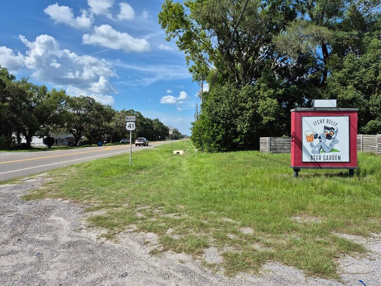 More Photos Of 410 Broad St, Brooksville Freestanding For Lease