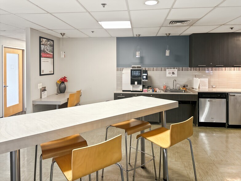 More Photos Of 1 International Plz, Philadelphia Coworking Space