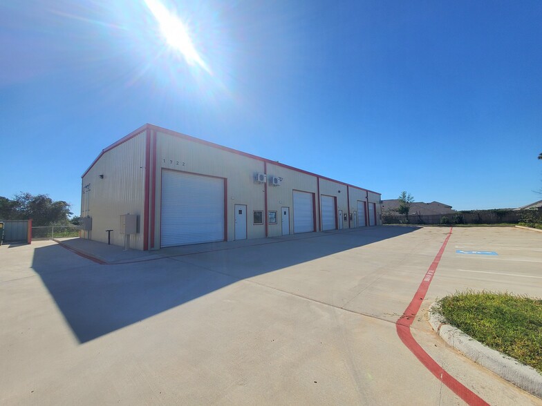 Primary Photo Of 1722 Cargill, Willis Flex For Lease