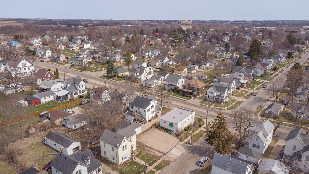 More Photos Of 404 N West Ave, Freeport Office For Sale