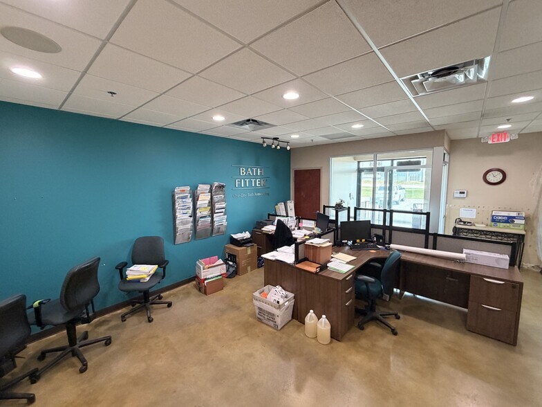 More Photos Of 8905 F St, Omaha Light Manufacturing For Lease