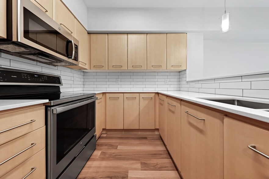 More Photos Of 1133 Lake Washington Blvd, Renton Apartments For Lease