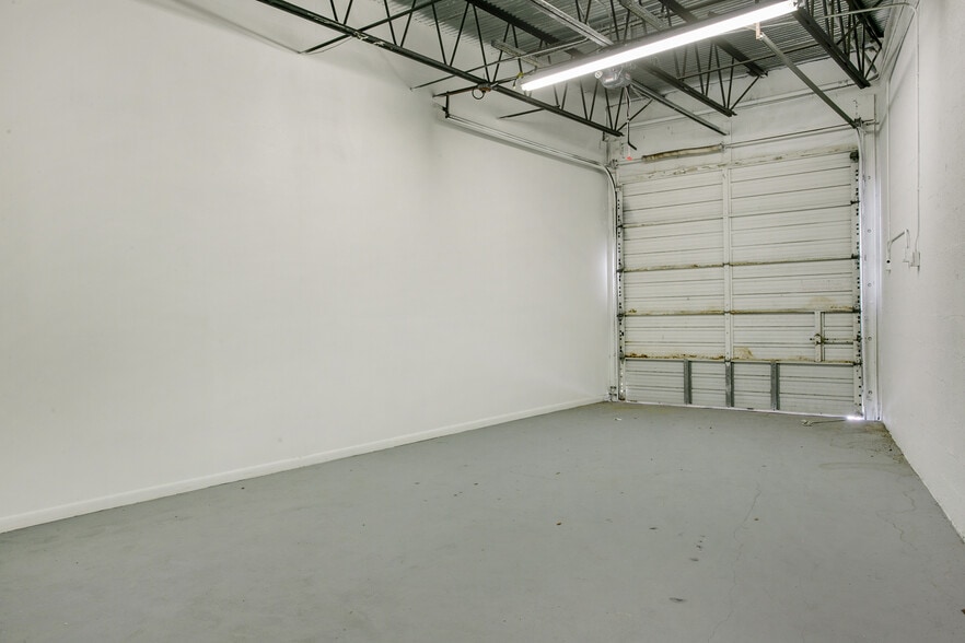 More Photos Of 1500-1536 S Dixie Hwy, Pompano Beach Showroom For Lease