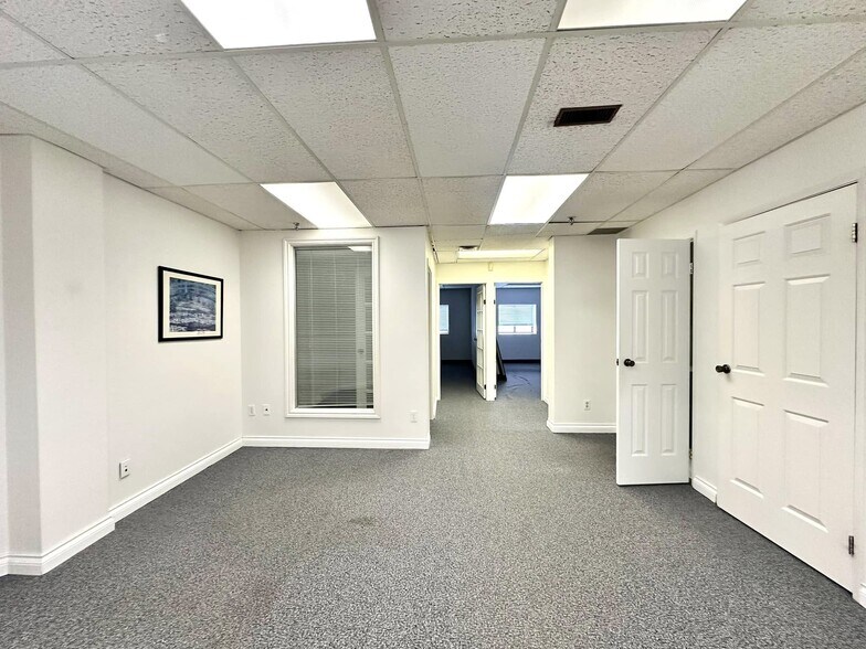 More Photos Of 400 Esna Park Dr, Markham Warehouse For Sale