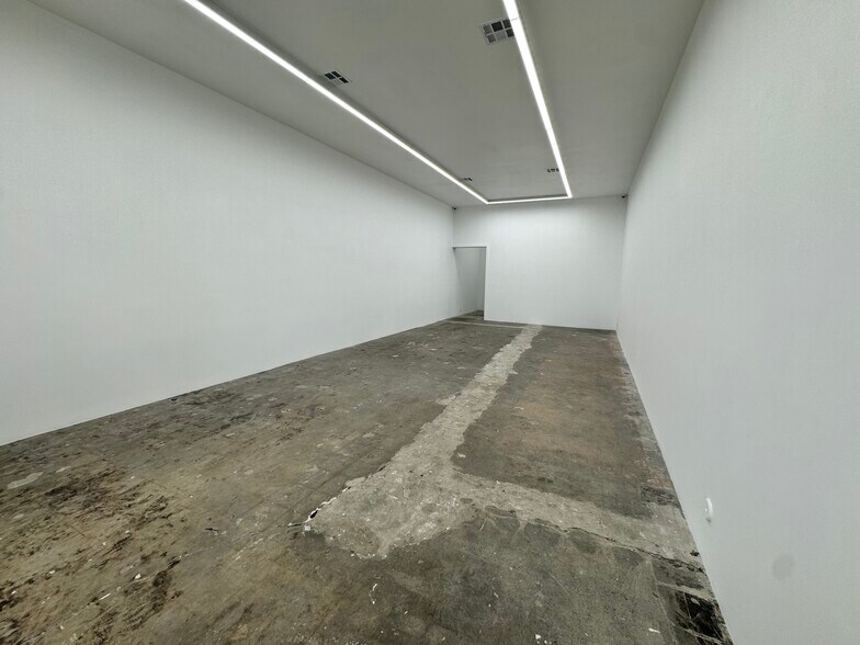 More Photos Of 601-609 N La Brea Ave, Los Angeles Storefront For Sale