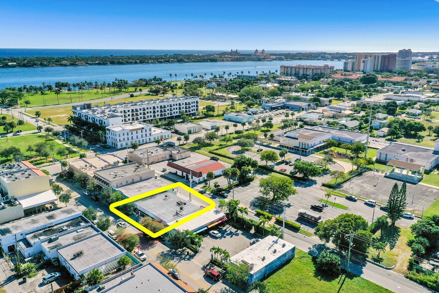 More Photos Of 420 Northwood Rd, West Palm Beach Storefront For Lease