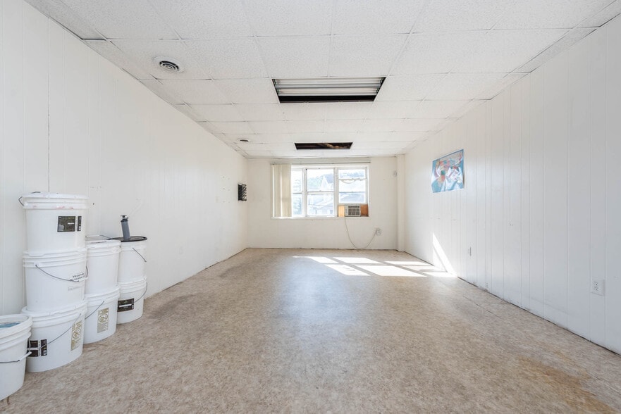 More Photos Of 7231 Harford Rd, Baltimore Storefront Retail Residential For Sale