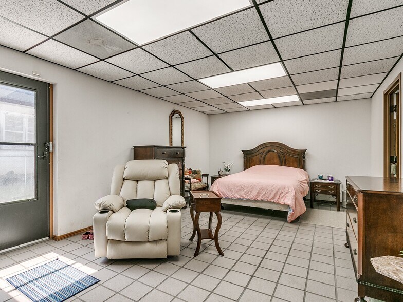 More Photos Of 3025 Westminster Rd, Nicoma Park Light Manufacturing For Sale