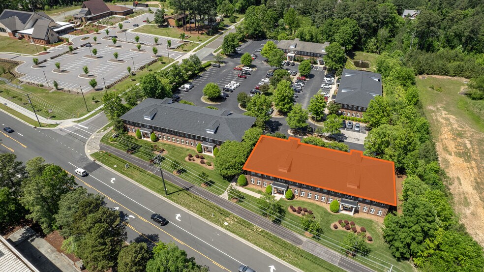 More Photos Of 5011 Southpark Dr, Durham Office For Lease
