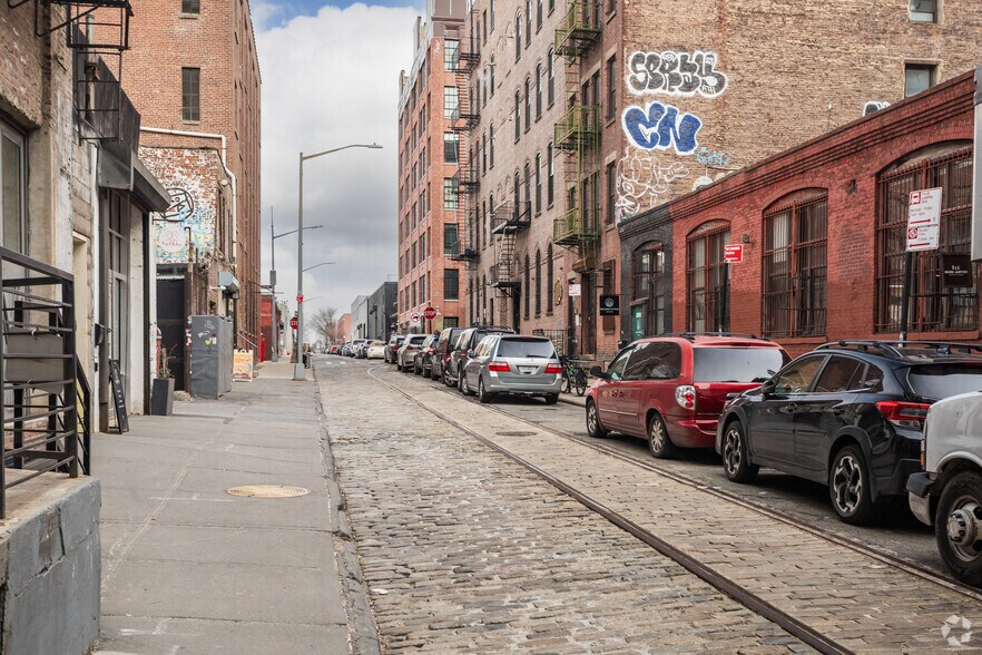 More Photos Of 52 Bridge St, Brooklyn Apartments For Lease