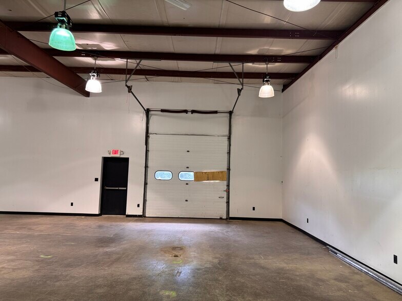 More Photos Of 2013 General Potter Hwy, Centre Hall Showroom For Sale
