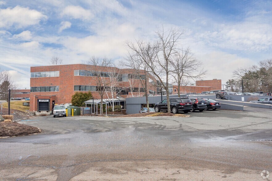 More Photos Of 1440 Main St, Waltham Medical For Lease