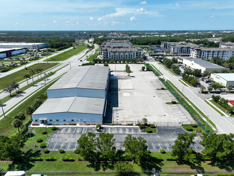 More Photos Of 3843 Ironbridge Blvd, Fort Myers Distribution For Lease