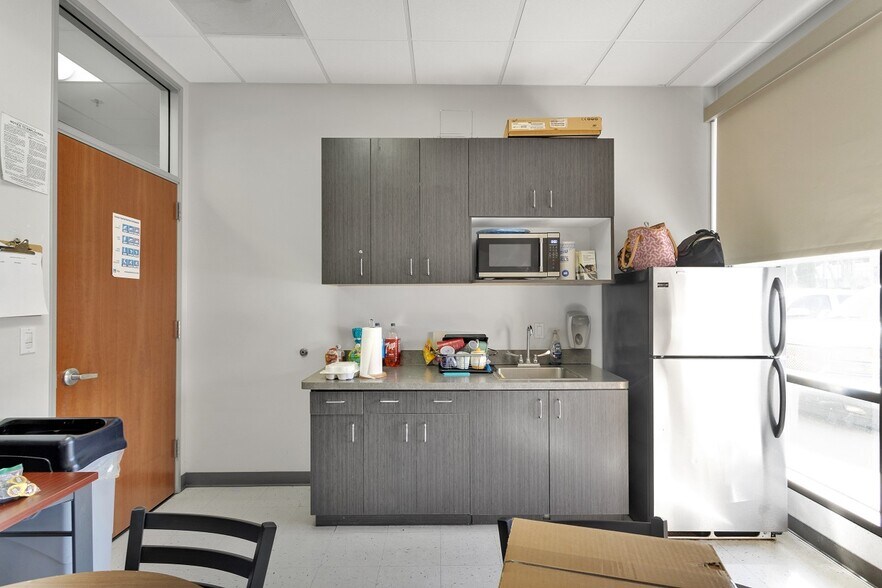 More Photos Of 15095 Amargosa Rd, Victorville Medical For Lease
