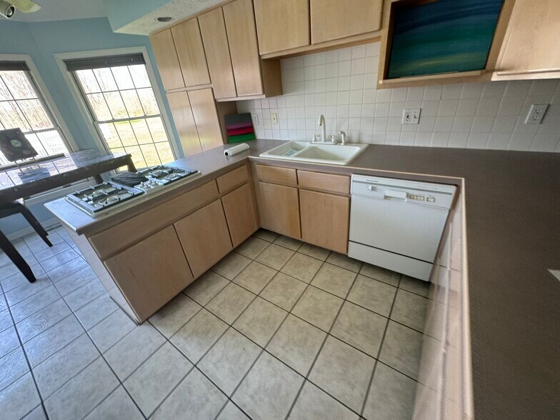 More Photos Of 1173 Manchester Ave SW, North Lawrence Office Residential For Sale