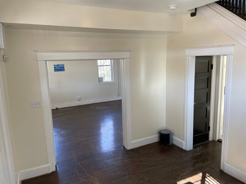 More Photos Of 3938 Benning Rd NE, Washington Office Residential For Sale