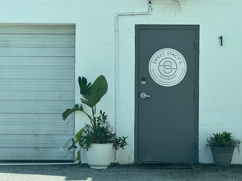 More Photos Of 1211 Okeechobee Rd, West Palm Beach Warehouse For Lease