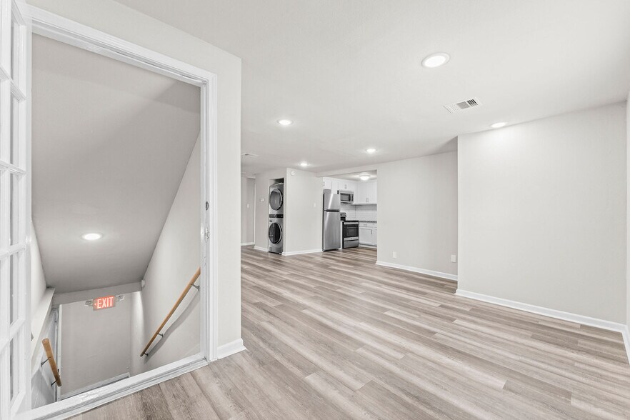 More Photos Of 6640 W Montgomery Rd, Houston Office For Sale