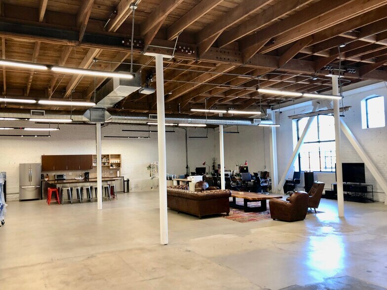 More Photos Of 2143 Bay St, Los Angeles Office For Lease