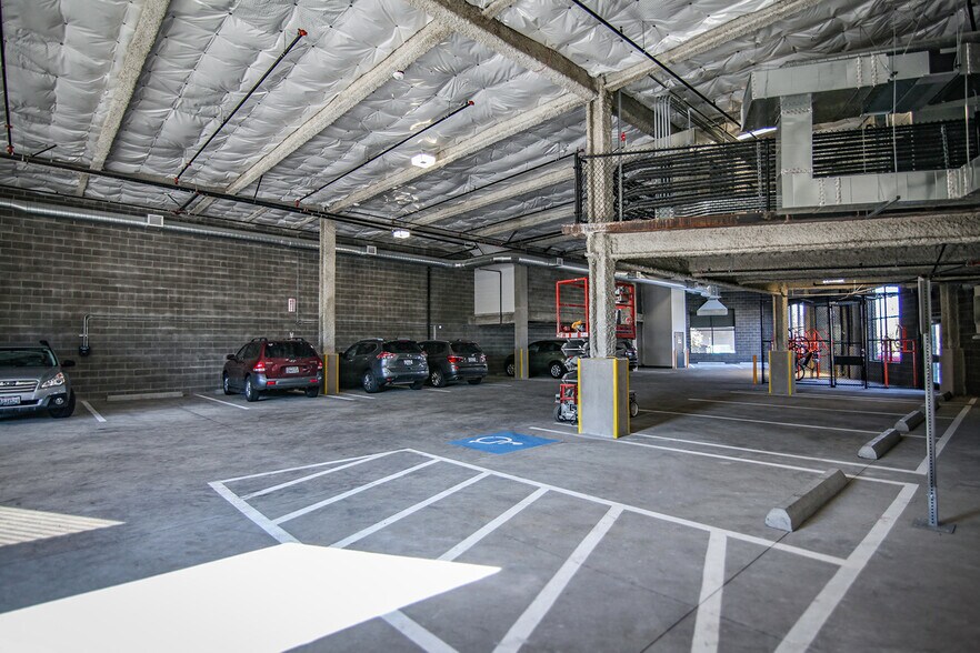 More Photos Of 275 W 3rd St, Vancouver Office Residential For Lease