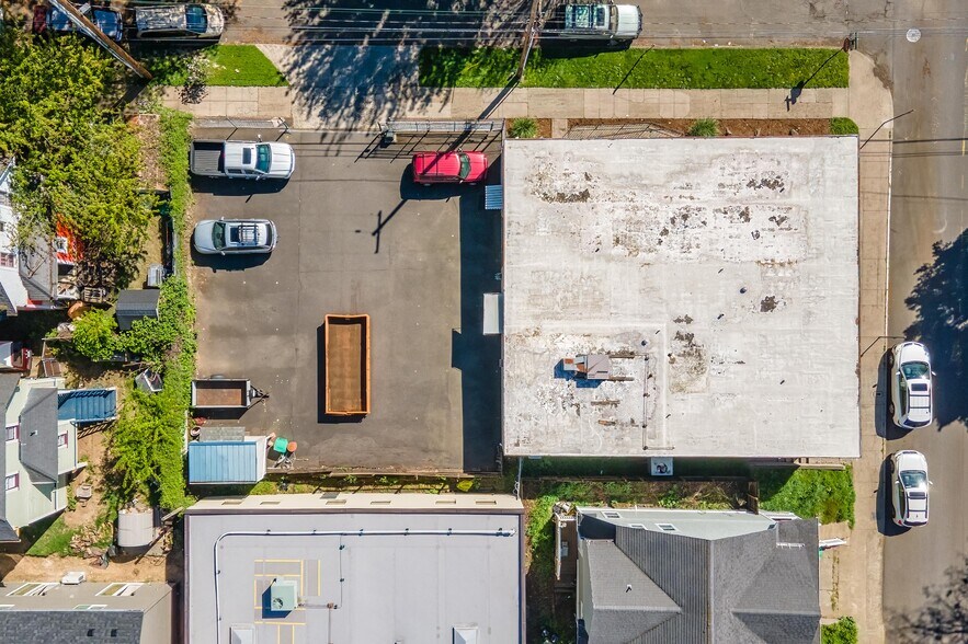 More Photos Of 835 SE 17th Ave, Portland Office For Sale