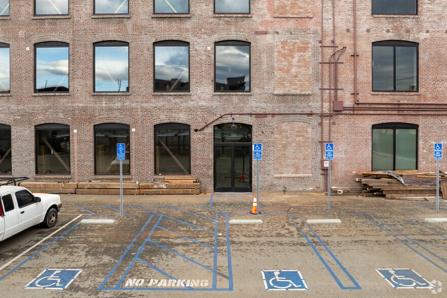 More Photos Of 440 Seaton St, Los Angeles Loft Creative Space For Sale