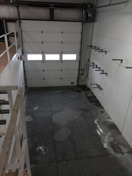 More Photos Of 3235 N 33rd St, Lincoln Warehouse For Lease