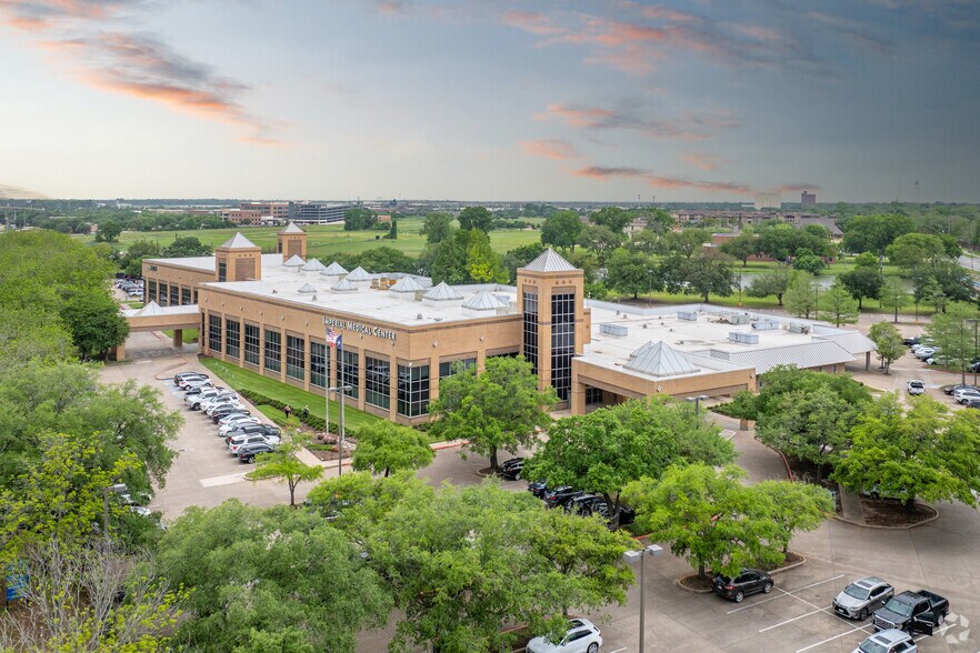 More Photos Of 1111-1211 Highway 6, Sugar Land Medical For Lease