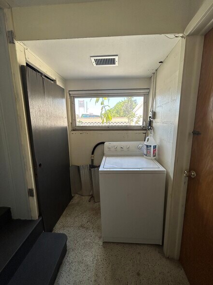 More Photos Of 6703 Massachusetts Ave, New Port Richey Showroom For Sale