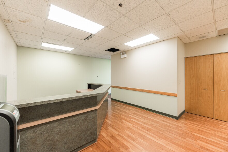 More Photos Of 290 Springfield Dr, Bloomingdale Medical For Lease