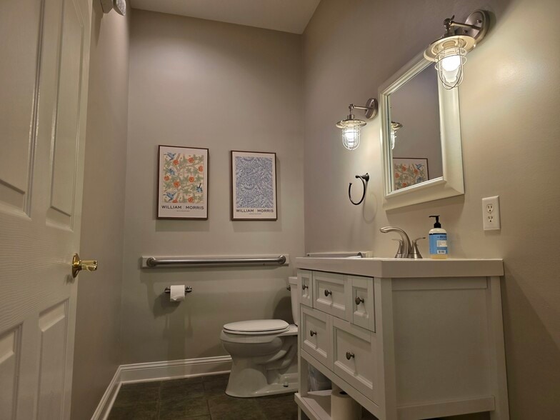 More Photos Of 181 Bluffton Rd, Bluffton Office For Lease