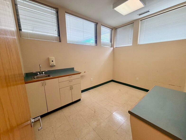 More Photos Of 853-855 Grove St. st, Irvington Healthcare For Lease