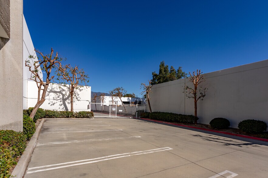 More Photos Of 10730 Bell Ct, Rancho Cucamonga Warehouse For Lease