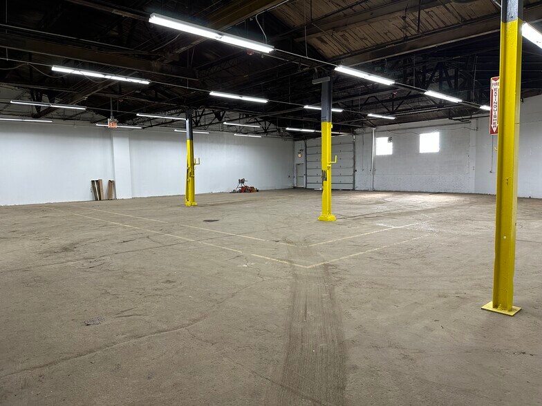 More Photos Of 8001 W 47th St, Lyons Warehouse For Lease