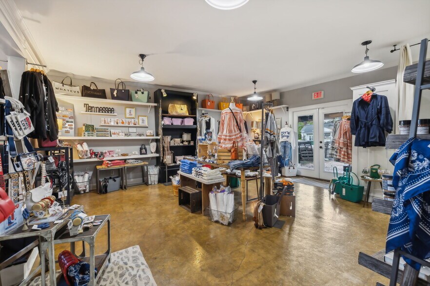 More Photos Of 915 Columbia Ave, Franklin Freestanding For Sale